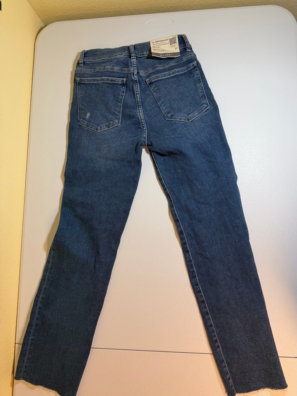 DL1961 NWT Distressed High Rise Straight Leg Jeans Size 27 Retail $199 - Picture 9 of 10